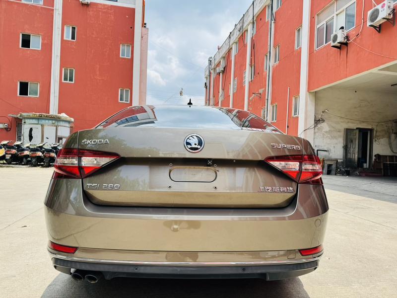 Skoda Superb - фото 4