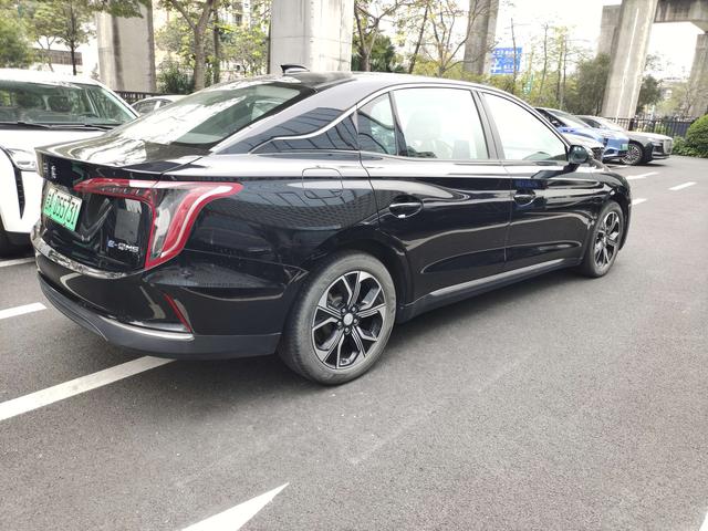 Hongqi E-QM5 - фото 1