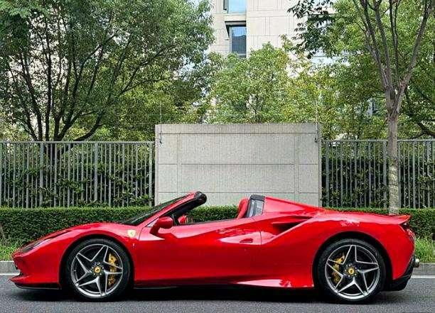 Ferrari F8 - фото 2