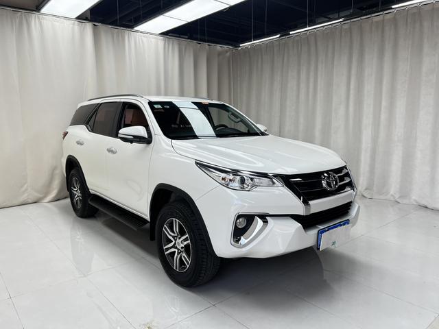 Toyota Fortuner - фото 2