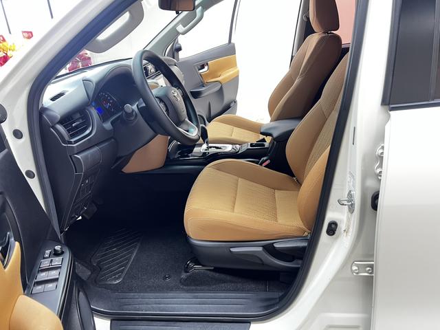 Toyota Fortuner - фото 4
