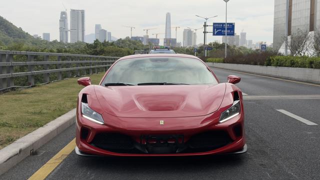 Ferrari F8 - фото 1