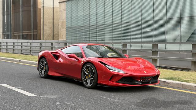 Ferrari F8 - фото 2