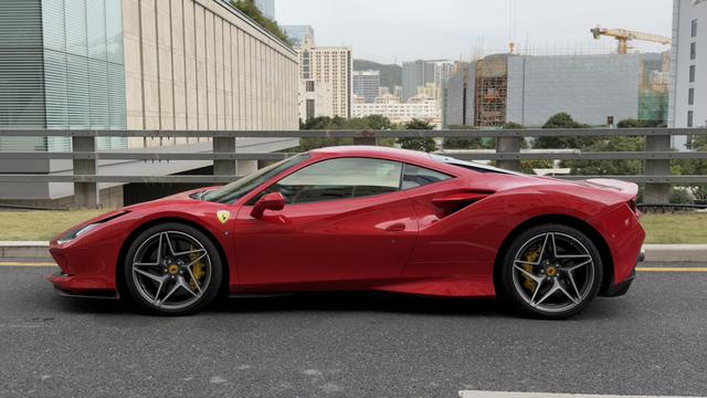 Ferrari F8 - фото 3