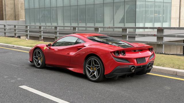 Ferrari F8 - фото 4