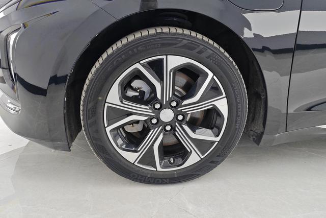 Hongqi E-QM5 - фото 4