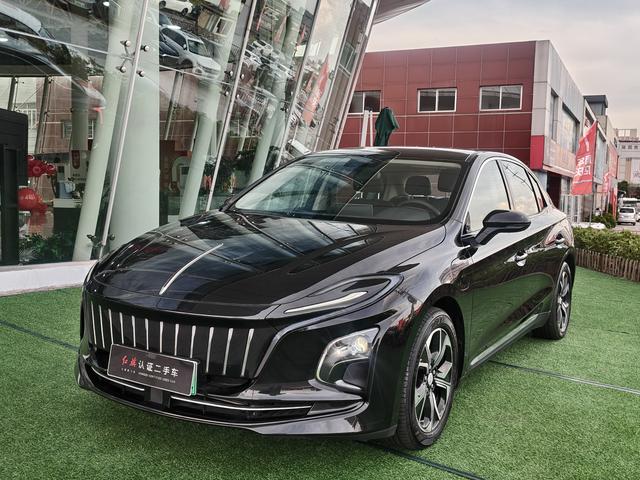 Hongqi E-QM5 - фото 0
