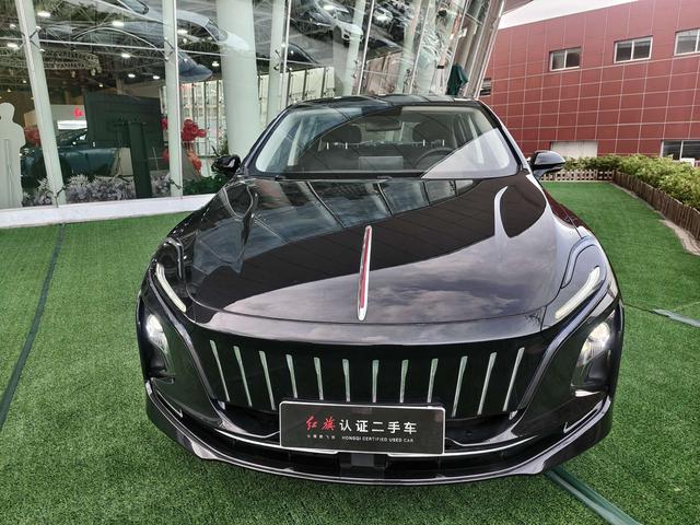 Hongqi E-QM5 - фото 1