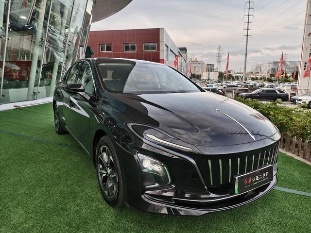 Hongqi E-QM5 - фото 2