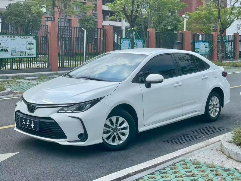 Toyota Corolla - фото 0