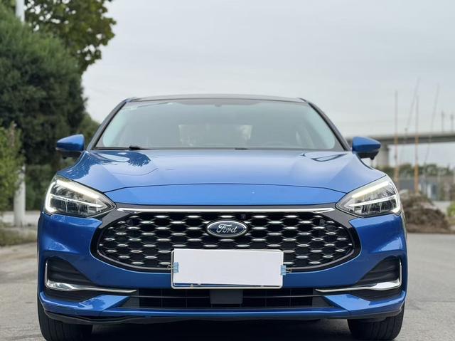 Ford Focus - фото 1