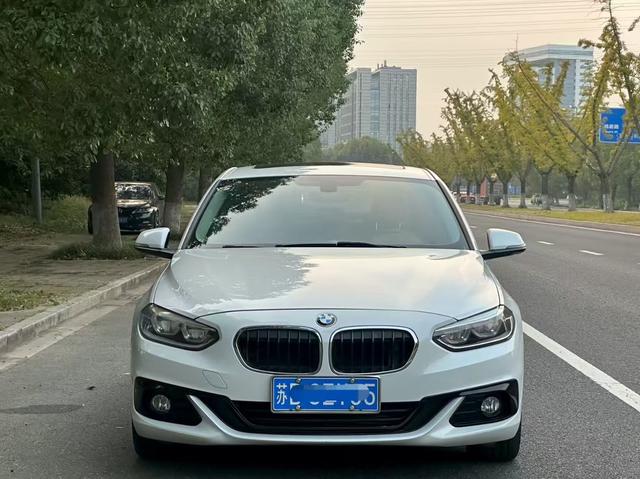 BMW 1-Series - фото 1