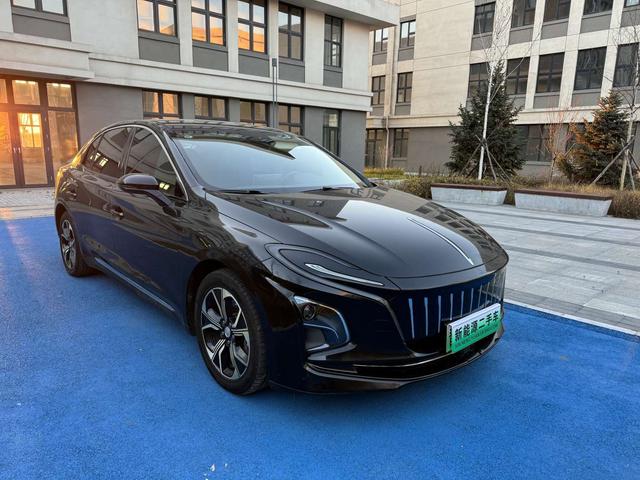 Hongqi E-QM5 - фото 1