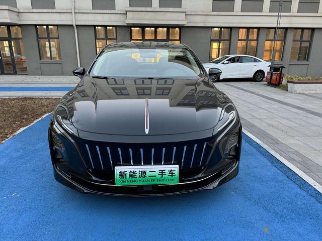 Hongqi E-QM5 - фото 2