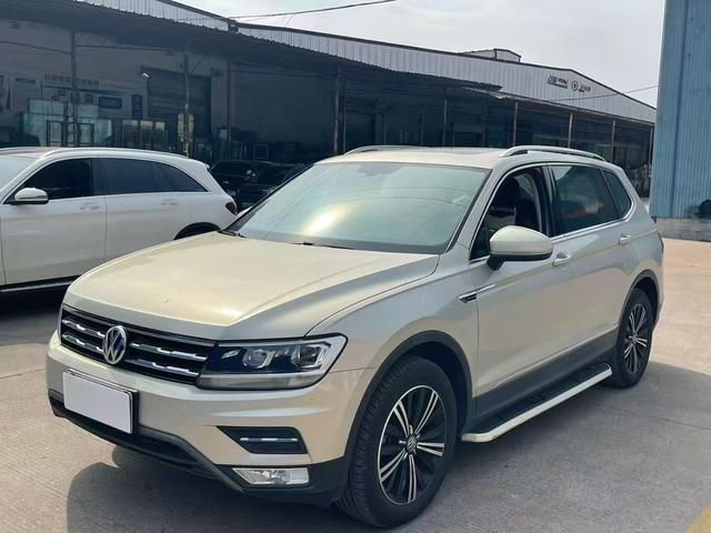 Volkswagen Tiguan L - фото 0