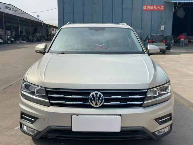 Volkswagen Tiguan L - фото 1