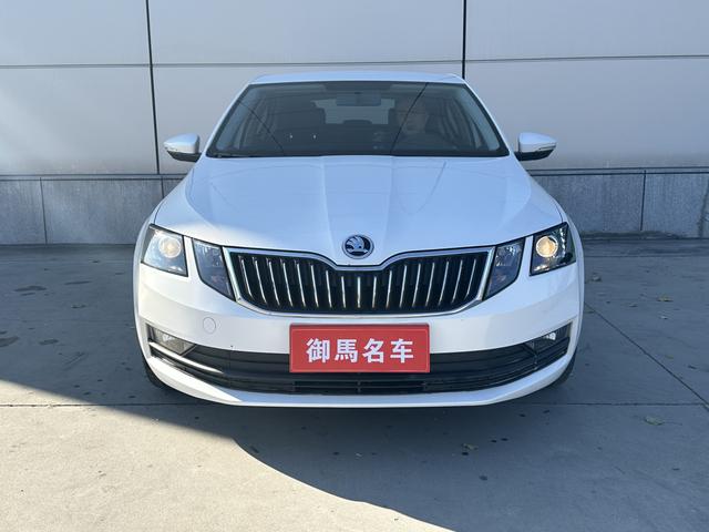 Skoda Octavia - фото 1