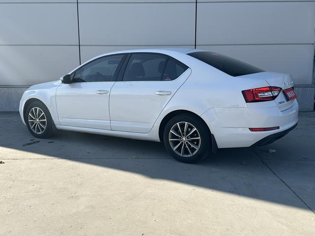Skoda Octavia - фото 3