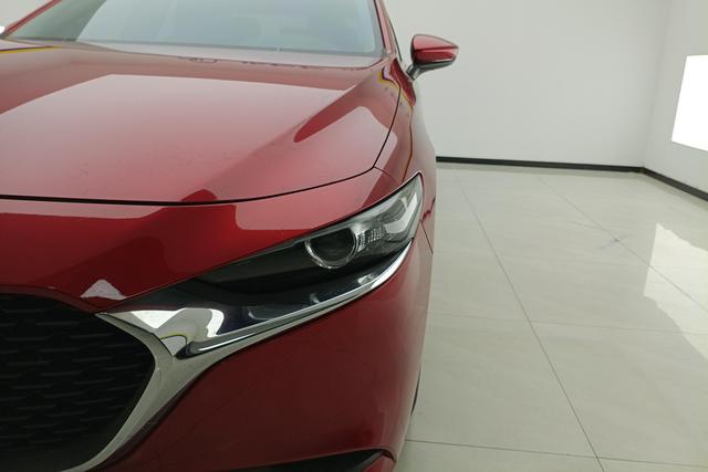 Mazda 3 Axela - фото 1