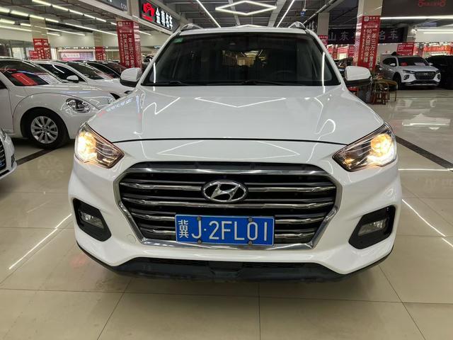 Hyundai ix35 - фото 1