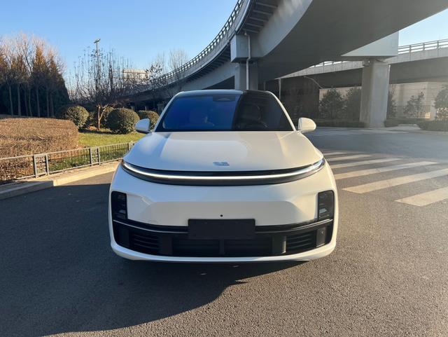 Li Auto L7 - фото 1