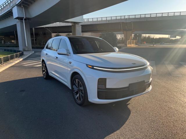 Li Auto L7 - фото 2