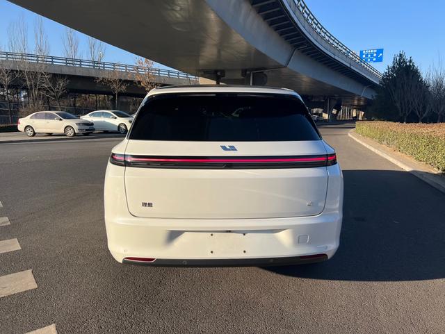 Li Auto L7 - фото 4