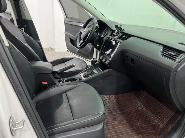 Skoda Octavia - фото 3