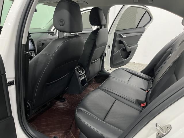 Skoda Octavia - фото 4