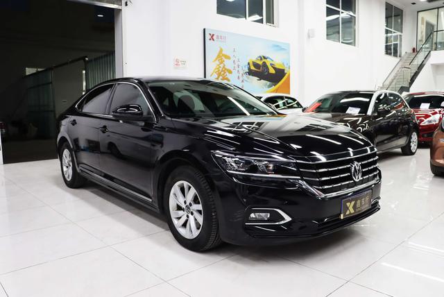 Volkswagen Passat - фото 2