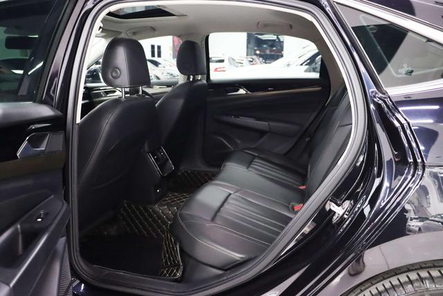 Volkswagen Passat - фото 4