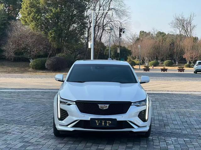 Cadillac CT4 - фото 1