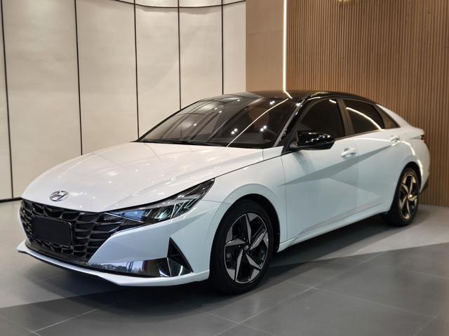 Hyundai Elantra - фото 0