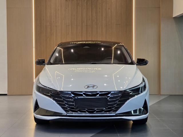 Hyundai Elantra - фото 1