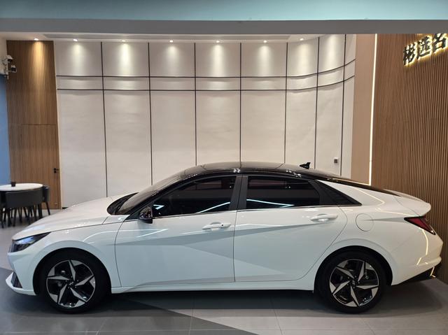 Hyundai Elantra - фото 3