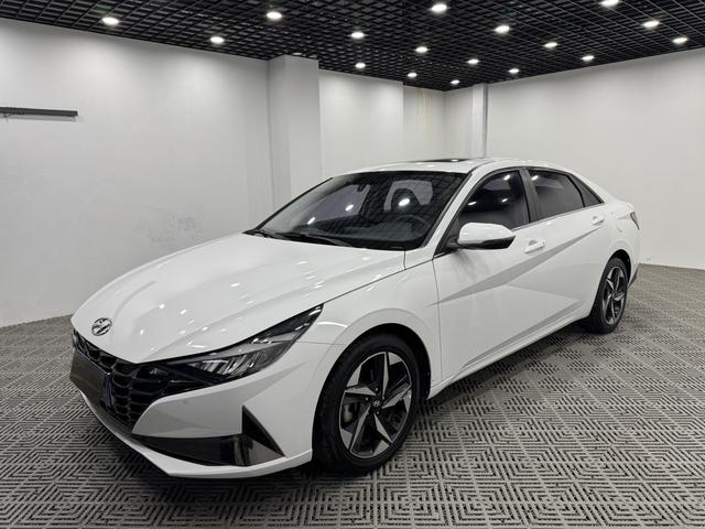 Hyundai Elantra - фото 0