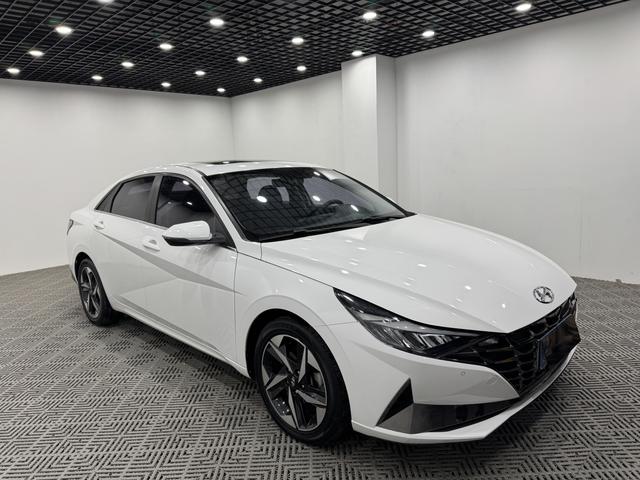 Hyundai Elantra - фото 2