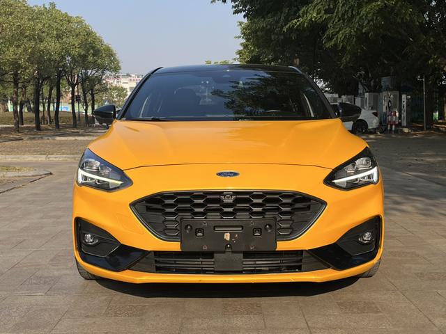 Ford Focus - фото 1