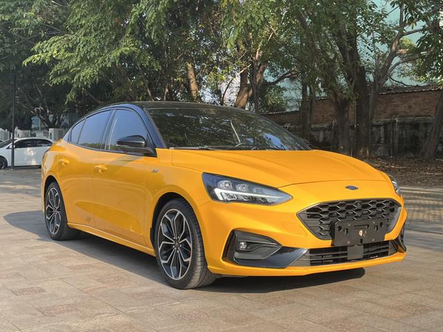 Ford Focus - фото 2