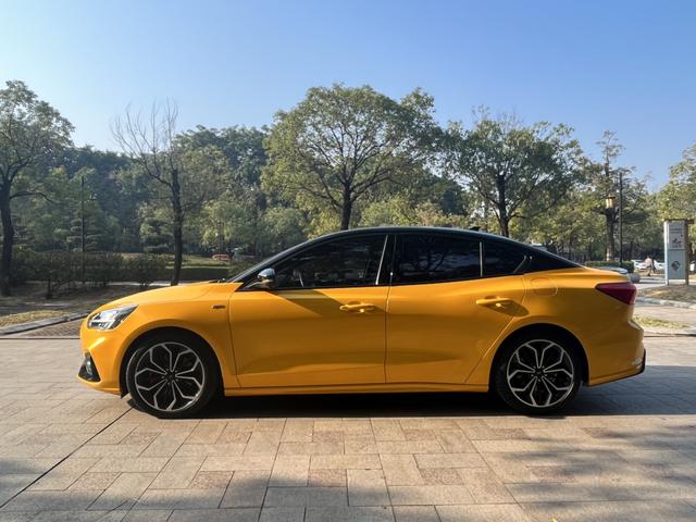 Ford Focus - фото 3