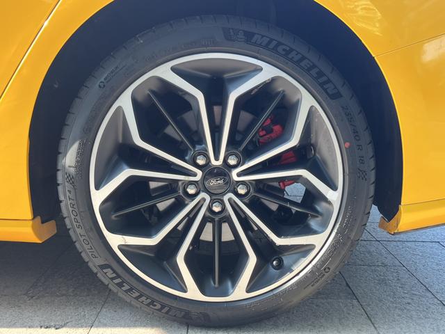 Ford Focus - фото 4