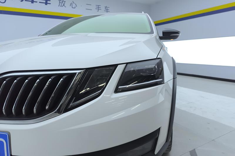 Skoda Octavia - фото 3