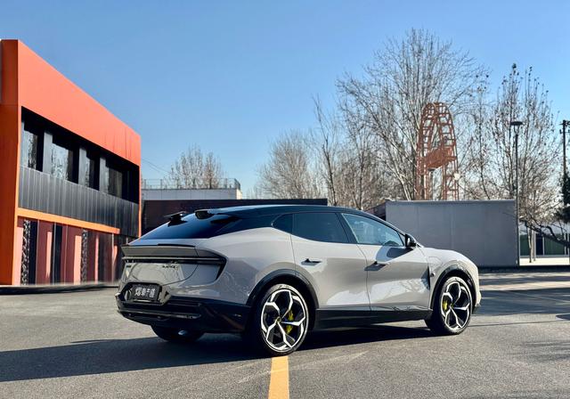 Lotus Cars Eletre - фото 2