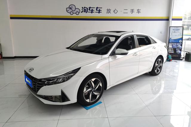 Hyundai Elantra - фото 0