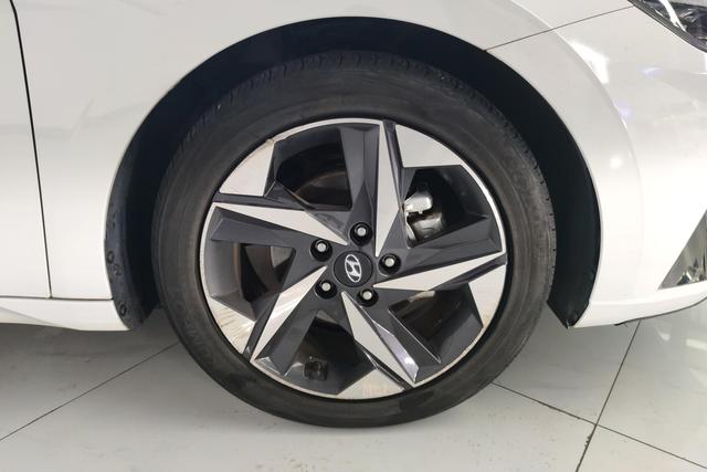 Hyundai Elantra - фото 4