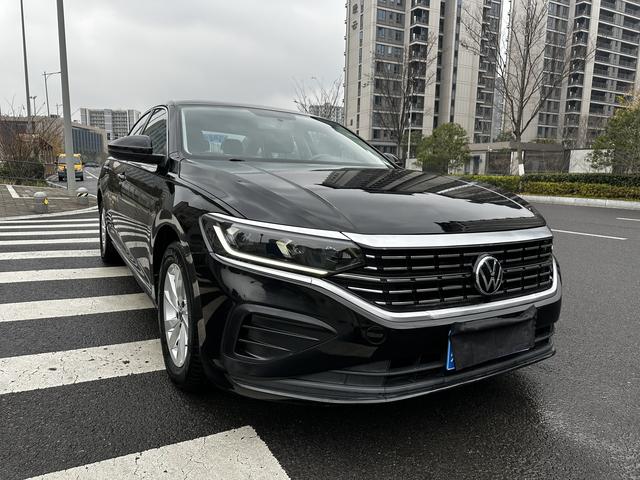Volkswagen Passat - фото 2