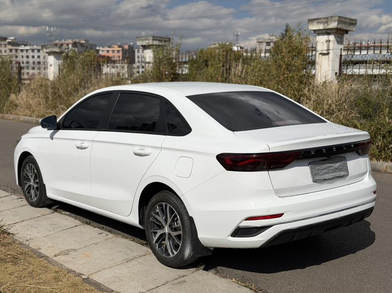 Geely Emgrand - фото 4