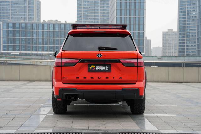 Toyota Sequoia - фото 4