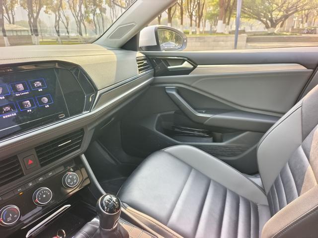 Volkswagen Sagitar - фото 4