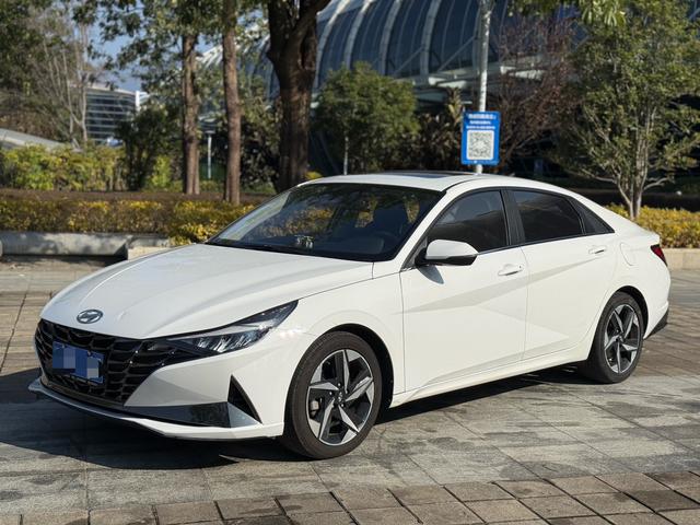 Hyundai Elantra - фото 0